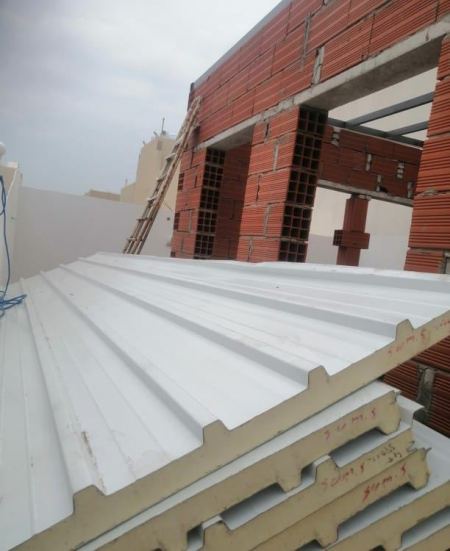 مقاول تركيب أسقف سندويتش بانل في حي العارض بالرياض بتخفيض 10%